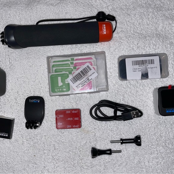 BRAND NEW NEVER USED-GOPRO HERO 11 SPECIAL BUNDLE PACKAGE WITH EXTRA ACC. - Picture 10 of 15